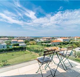 4 bedroom villa with pool near Pula, sleeps 8